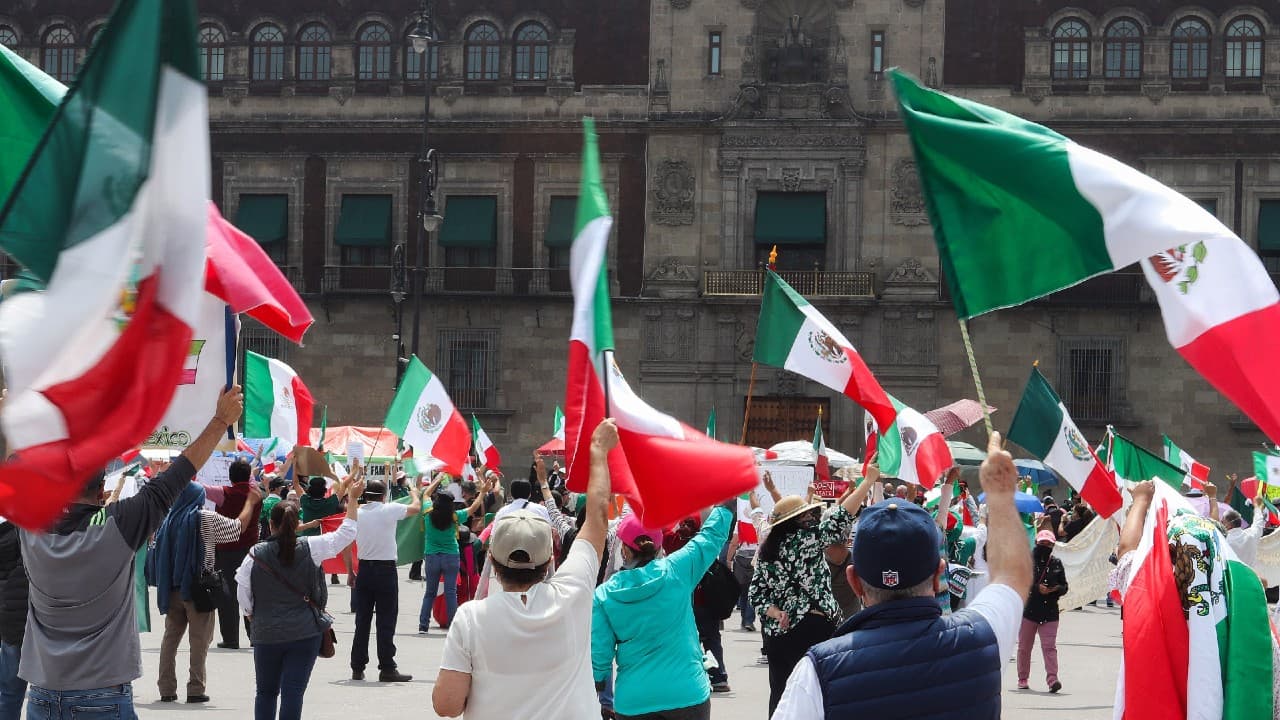 Frenaaa realiza ‘juicio’ contra AMLO y lo declaran culpable